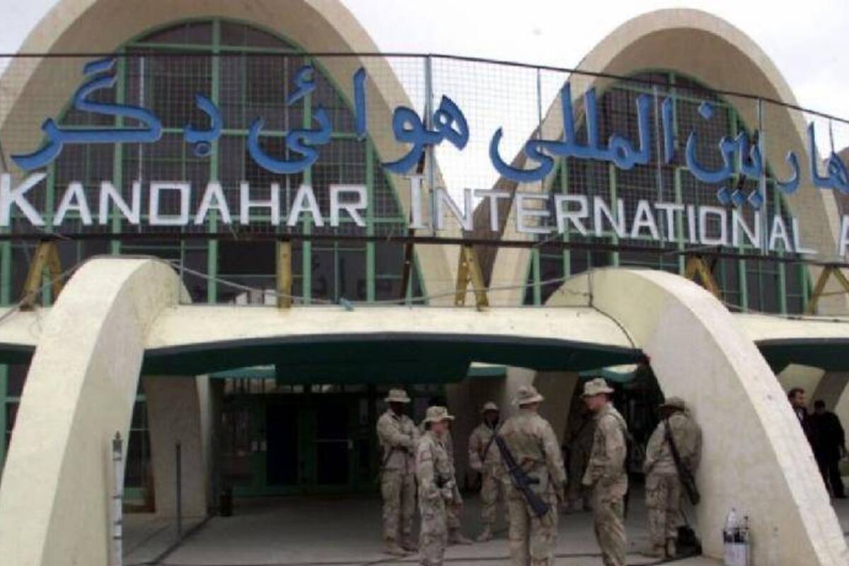 Reportan que tres misiles impactaron en aeropuerto de Afganistán; cancelan todos los vuelos desde Kandahar