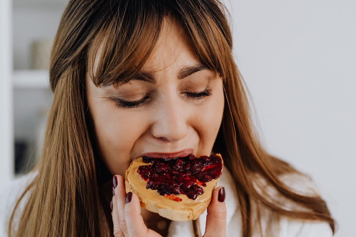 Cómo la mente transforma el sabor: lo que la ciencia revela sobre la experiencia de comer
