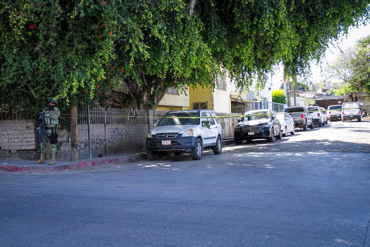 Dos personas fueron encontradas atadas y con impactos de bala dentro de un domicilio en la colonia Rubio; autoridades investigan el caso. Foto: Cortesía