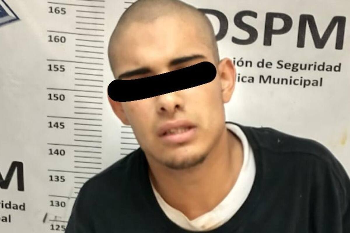 Agrede a agentes que lo sorprendieron en escuela