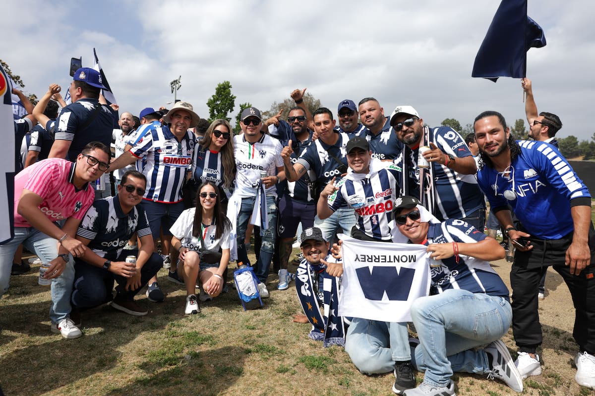 Fiesta, folklore y tensión en la previa de Rayados vs River