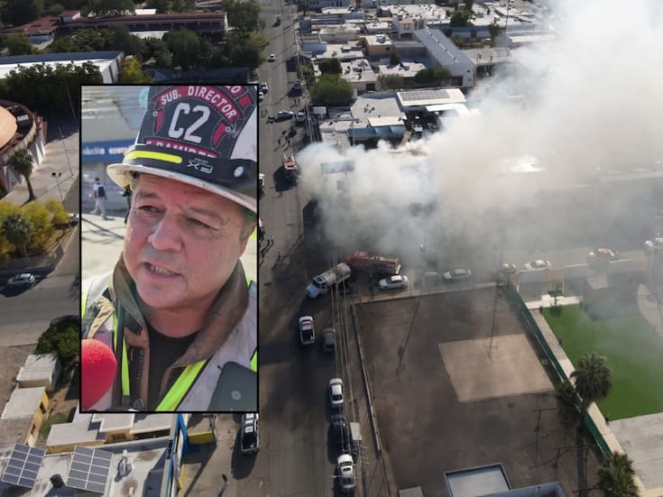 30 bomberos lograron sofocar las llamas enm el cruce de Juárez y Veracruz; el incendio dejó daños materiales y dos personas afectadas.