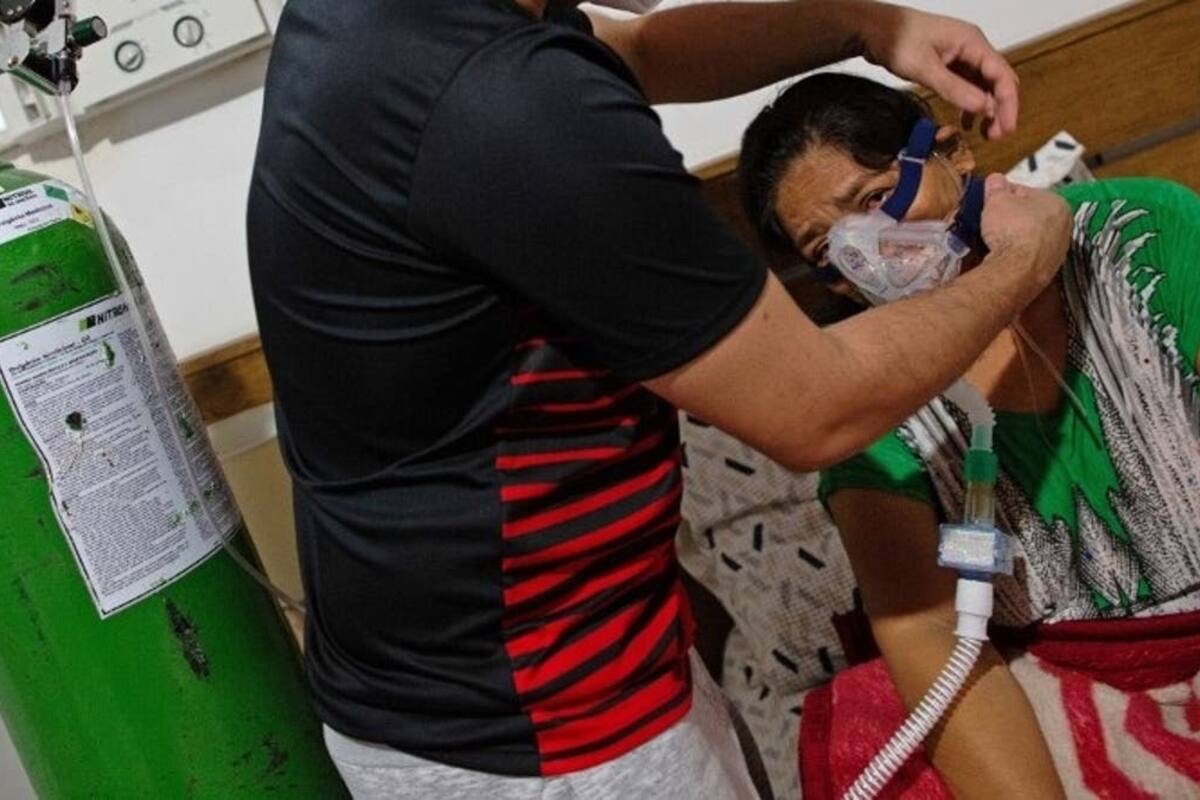 Médico trata a su mamá en casa por Covid; hospitales están saturados