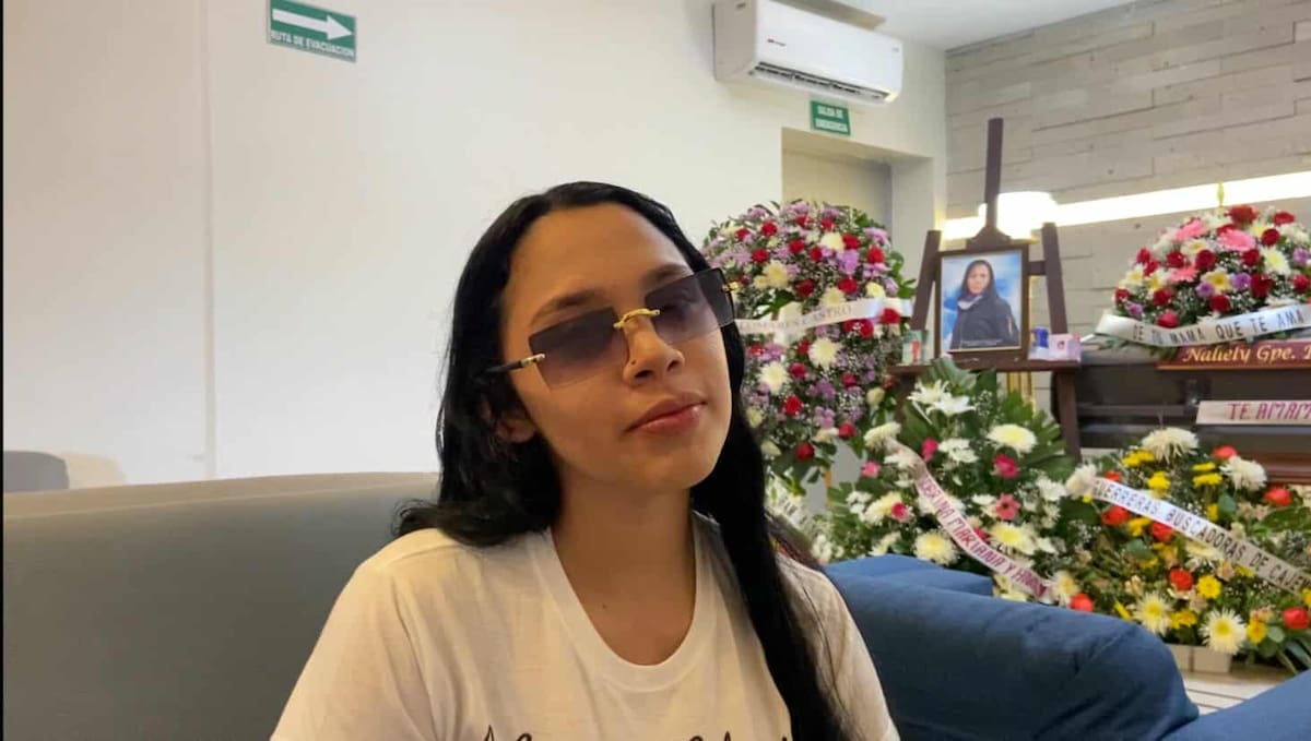 Gris despide a su madre con flores; la encontró después de no saber nada de ella desde 2023. | Especial