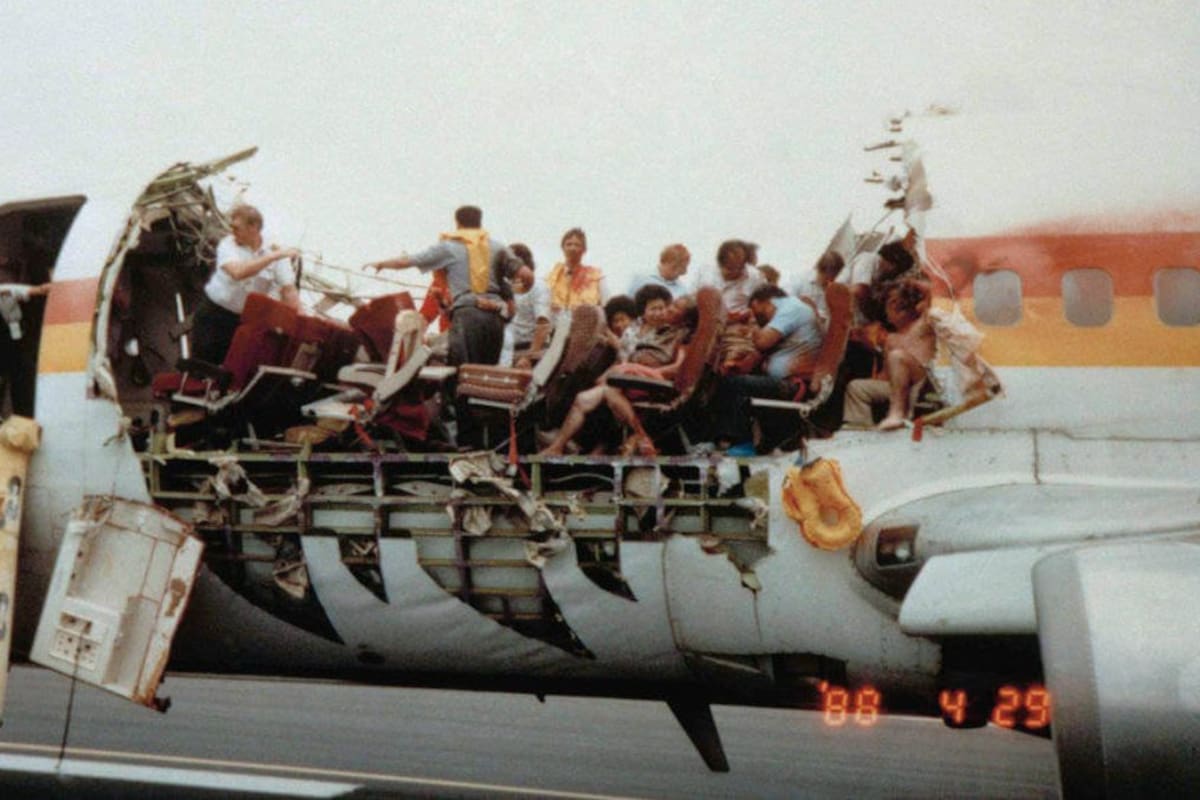 Este fue el avión que perdió el techo en pleno vuelo y pudo aterrizar de manera segura