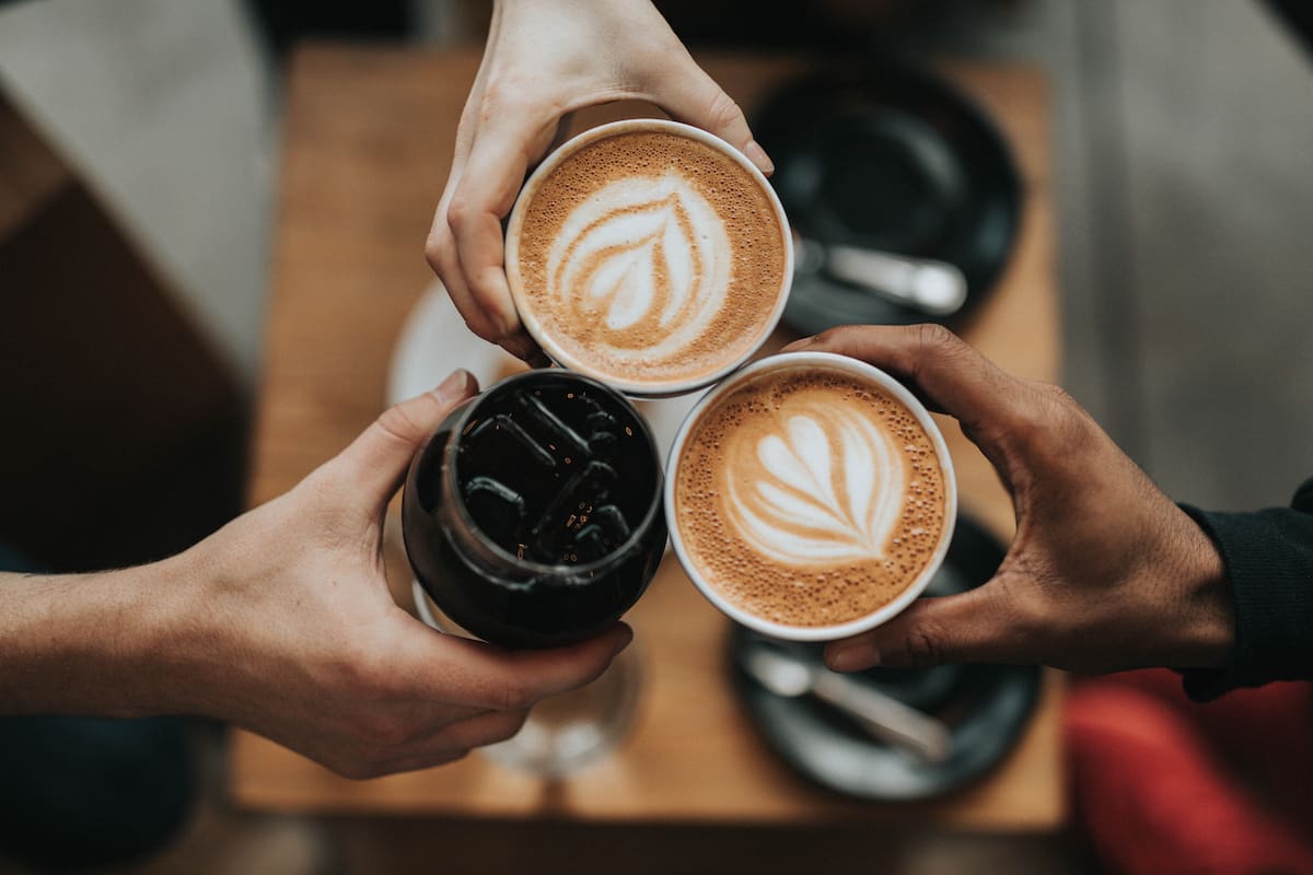 ¿A qué edad es recomendable reducir el consumo de café?