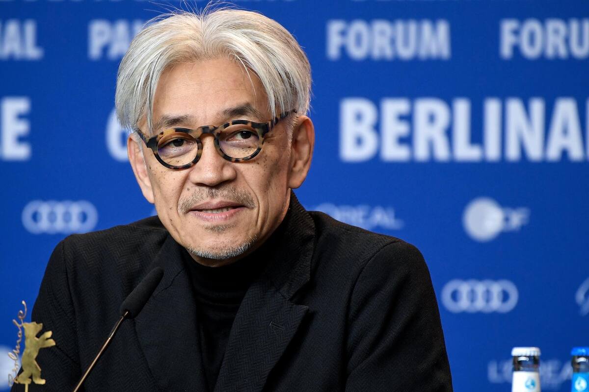 Ryuichi Sakamoto sigue en tratamiento por cáncer