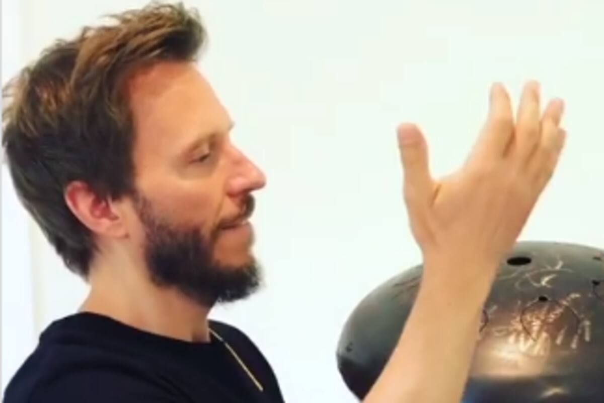 Toca Noel Schajris con instrumento sonorense