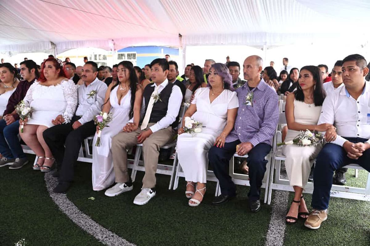 Registro Civil celebra boda colectiva en maquiladora de Tijuana
