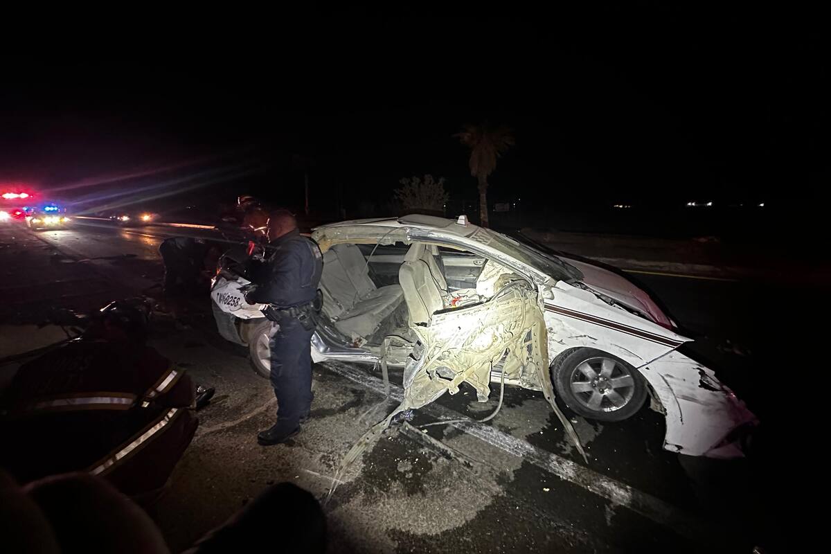 Dos jóvenes pierden la vida en choque contra tráiler estacionado en la carretera a Tijuana