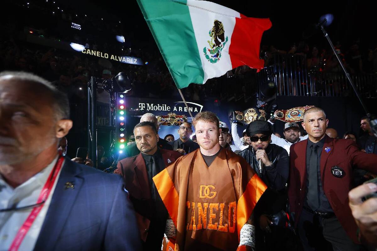 Entrenador de 'Canelo' aclara especulaciones sobre una pelea en Japón
