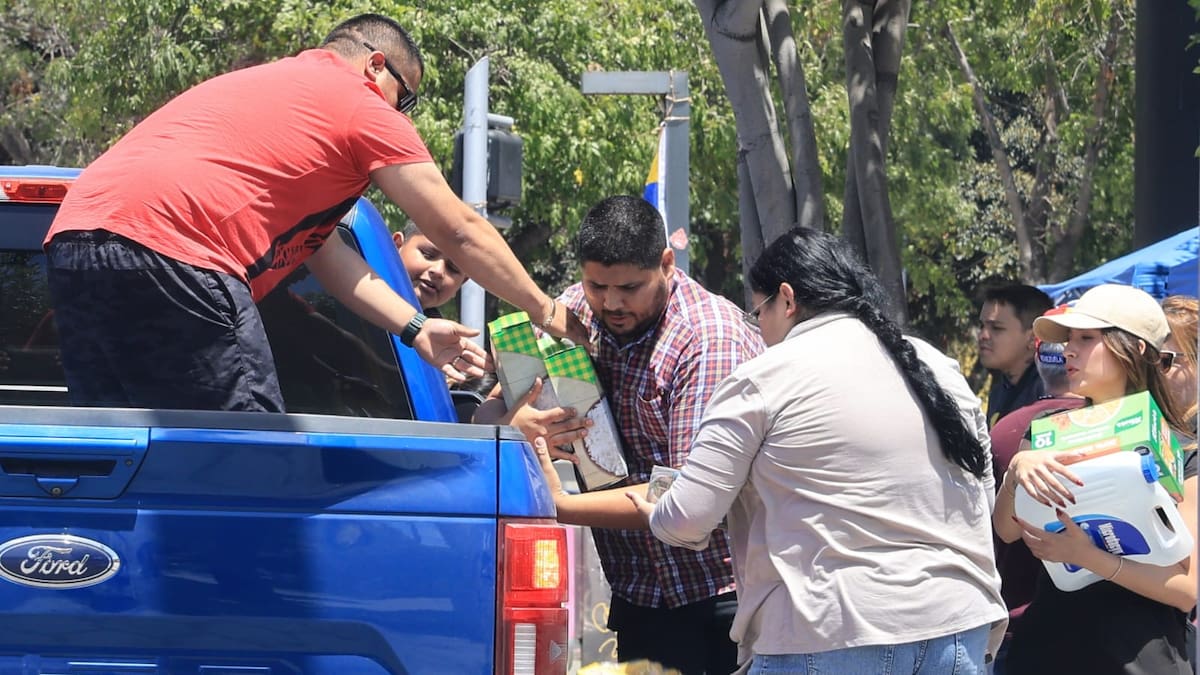 Comunidad venezolana en Tijuana instala centro de acopio para damnificados por sismo; se suma Ensenada