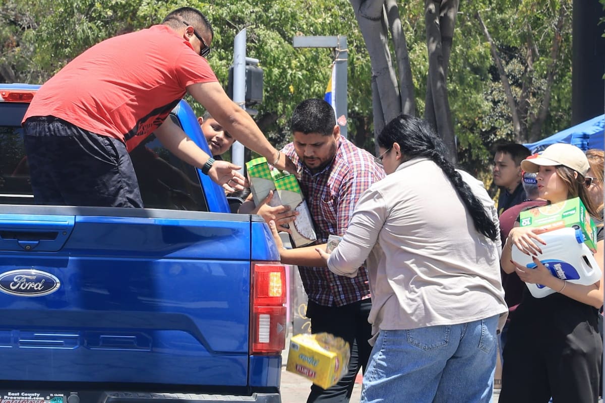 Comunidad venezolana en Tijuana instala centro de acopio para damnificados por sismo; se suma Ensenada