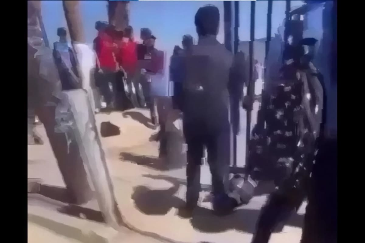 Madres denuncian peleas diarias entre alumnos afuera de la Secundaria 84