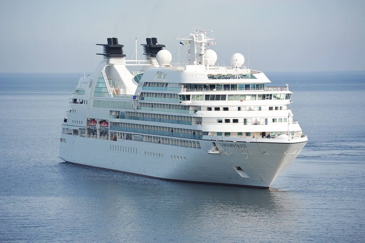Con 250 pasajeros a bordo, ferry se descompone en Mar Adriático