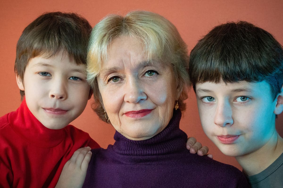 Cuidar a los nietos puede ayudar a mantener la mente activa en la vejez