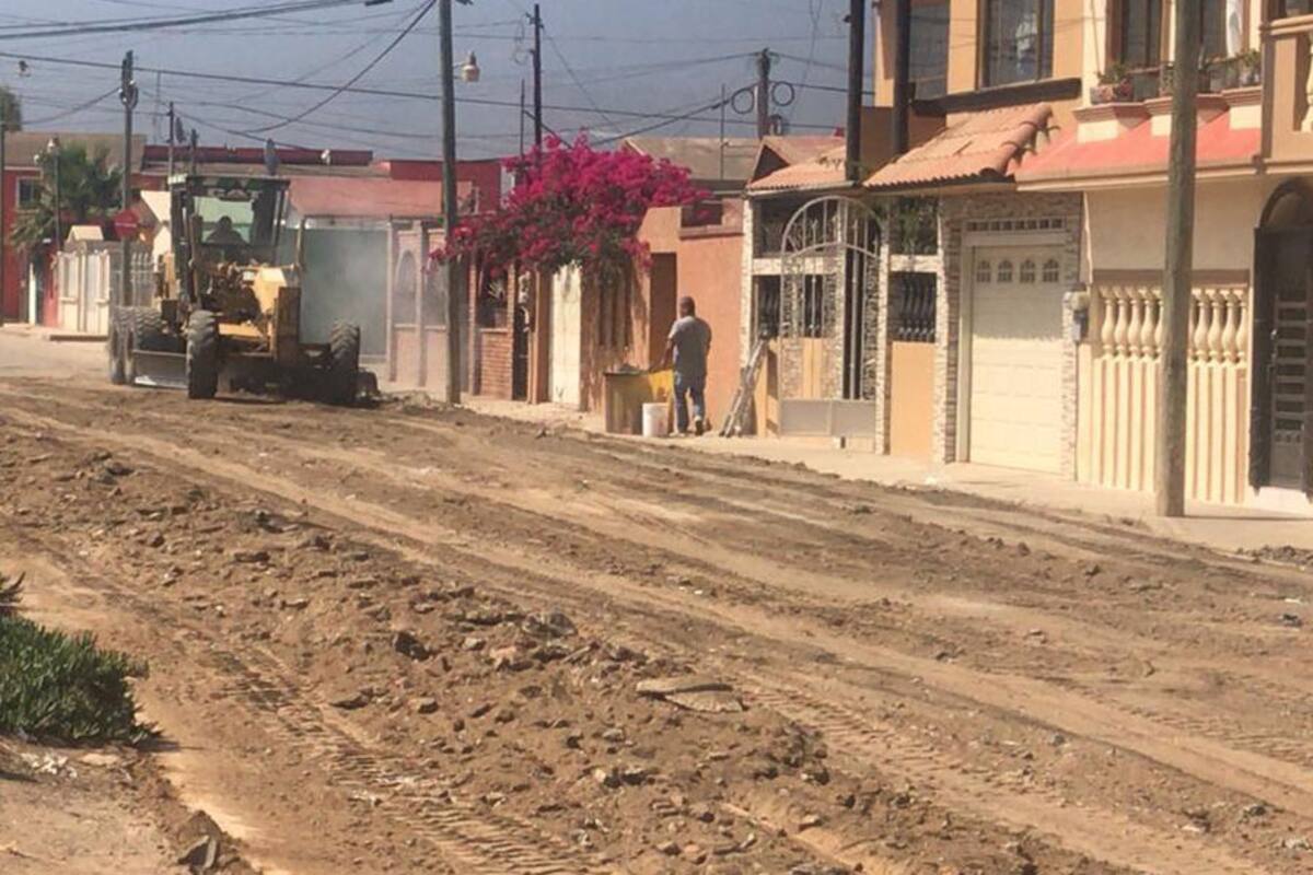Realizan rehabilitación en calle Revolucionarios de Maneadero