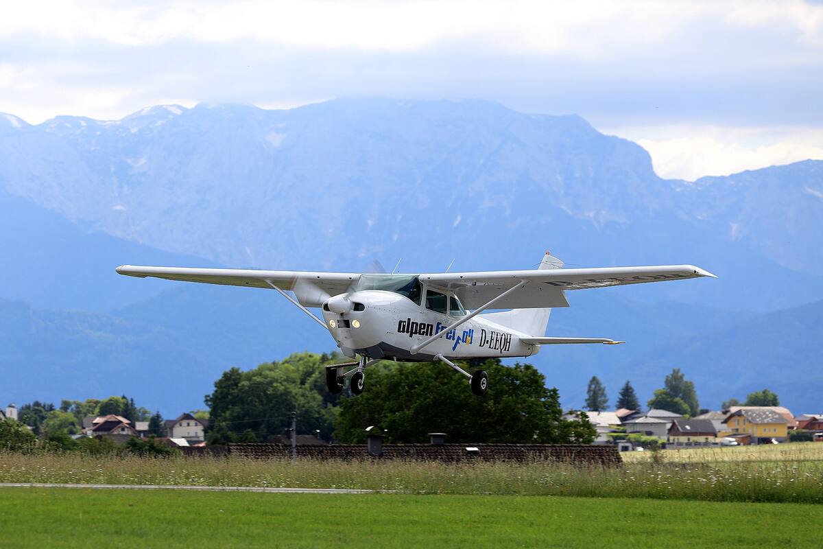 Estudiante renta un avión y muere tras ser golpeado por las hélices