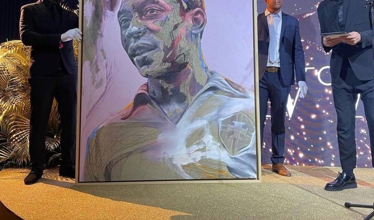 Kylian Mbappé ganó la subasta por el lienzo del legendario brasileño, Pelé.