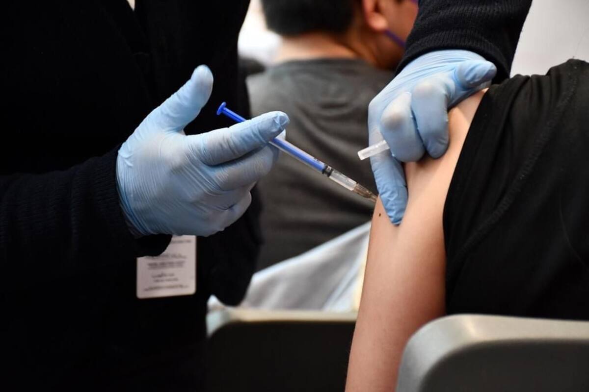 Trabajador del sector salud es sorprendido en posesión de 57 dosis de vacuna Sputnik V