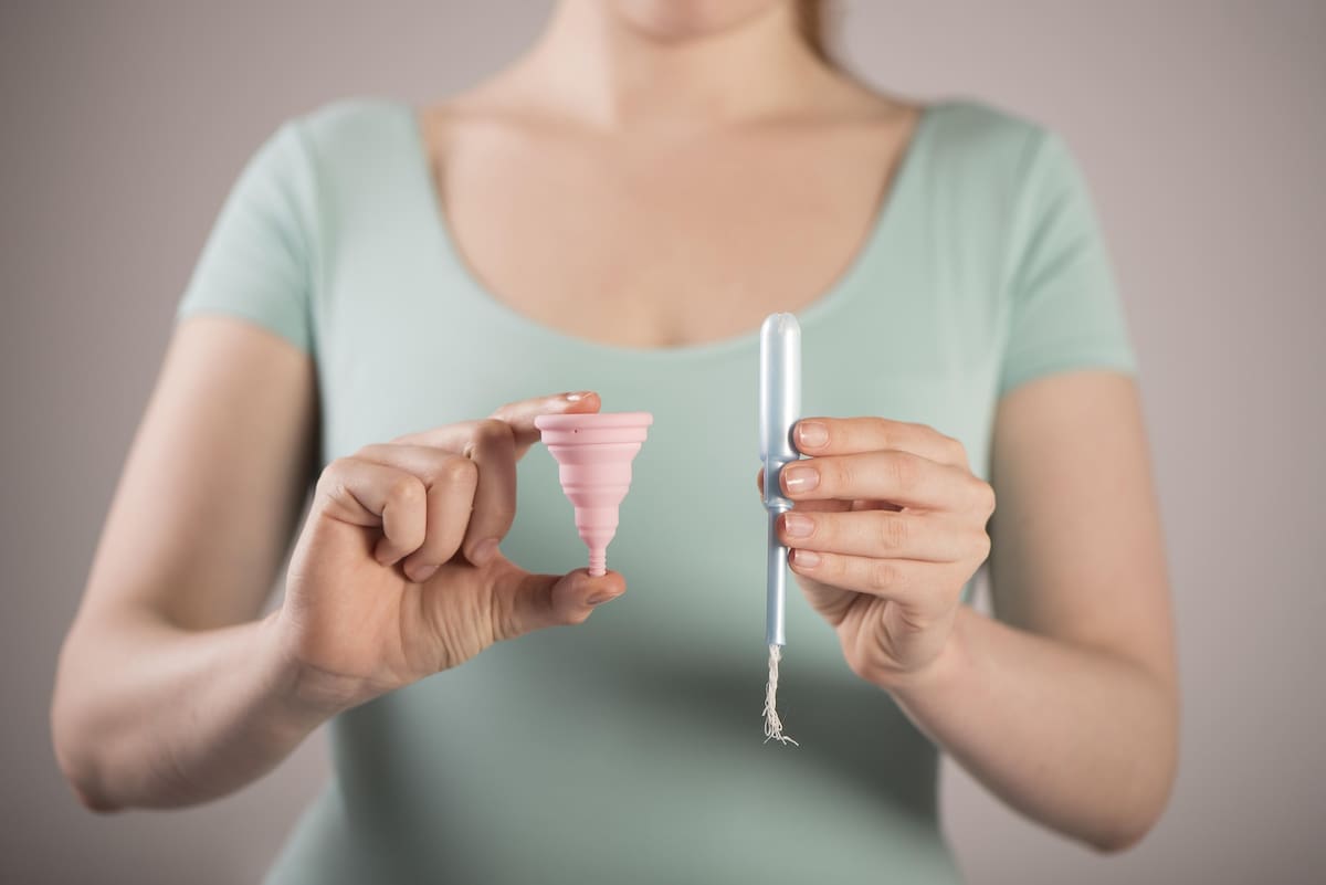 ¿Copa menstrual o tampón? Sus usos tienen ventajas y desventajas.