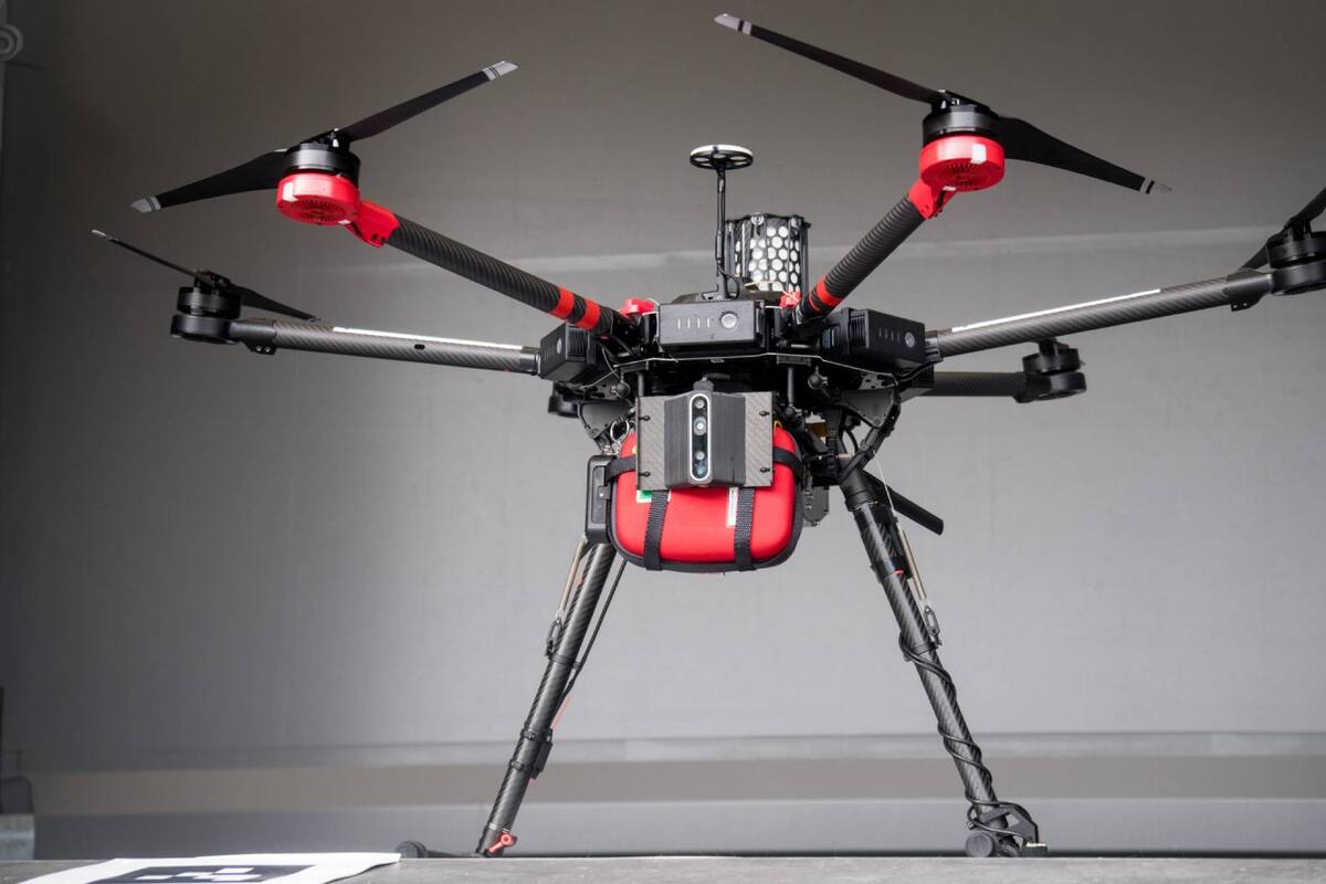 Dron salva una vida entregando un desfibrilador en solo 3 minutos en Europa