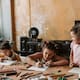 Estudios en psicología infantil explican que dibujar ayuda a los niños a conectar pensamiento, lenguaje y percepción, lo que contribuye al desarrollo de habilidades clave para su aprendizaje en la escuela