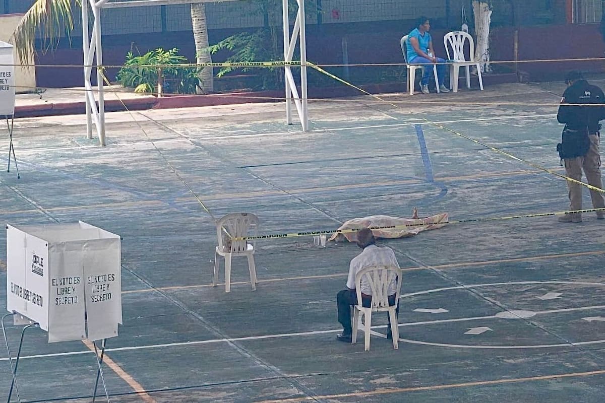Muere adulta mayor de 78 años en casilla de Poza Rica, Veracruz mientras esperaba su turno para votar