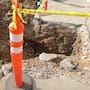 Persisten aguas negras en calle de Ciudad Industrial Otay pese a reparación