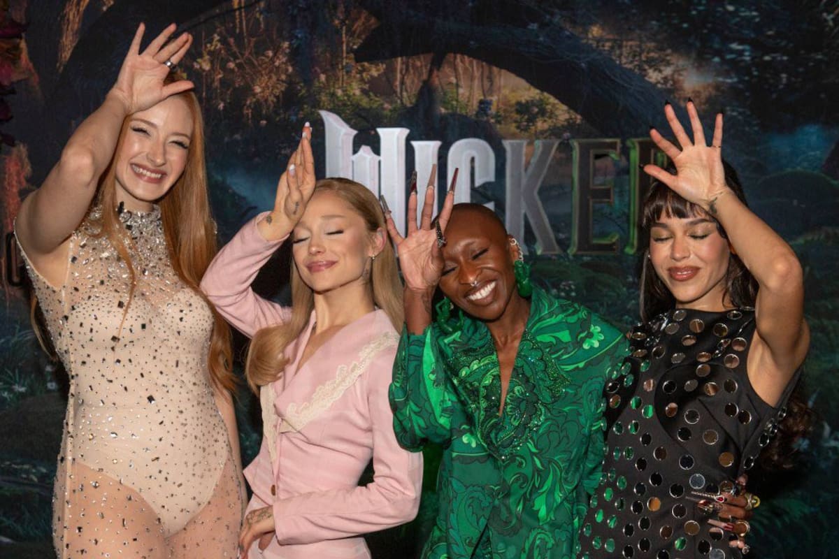 Danna posa junto con Ariana Grande, Cynthia Erivo y Ceci de la Cueva en estreno de 'Wicked'