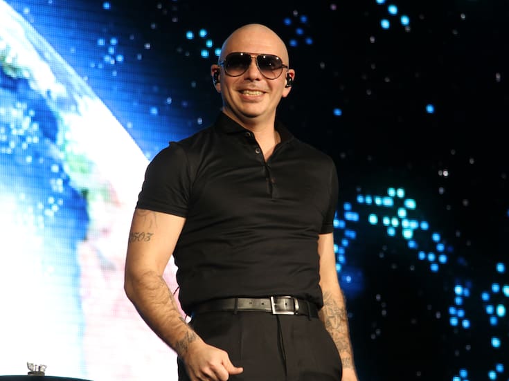 “Si no te gusta Estados Unidos, devuélvete a tu país”: Pitbull shockea a fans tras declaraciones resurgidas en redes (VIDEO)