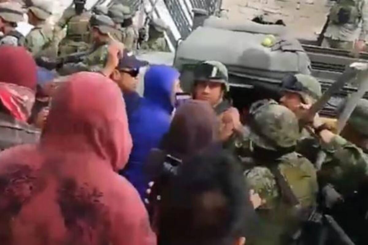 VIDEO: Pobladores y militares se enfrentan en Puebla