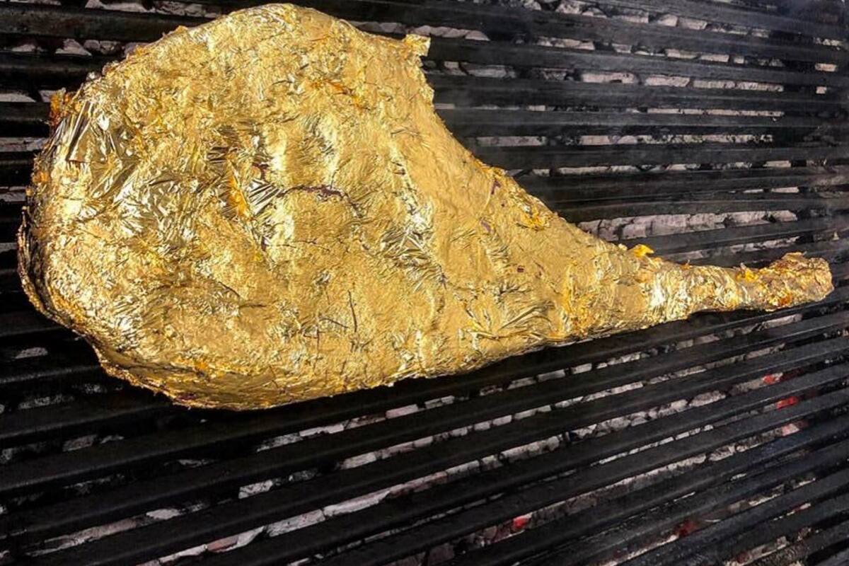 Elementos de la Selección Mexicana comieron filete cubierto con oro
