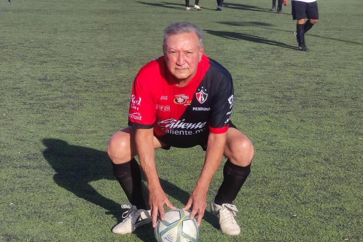 Eduardo López: A sus 76 años, es el jugador de futbol más longevo de Hermosillo