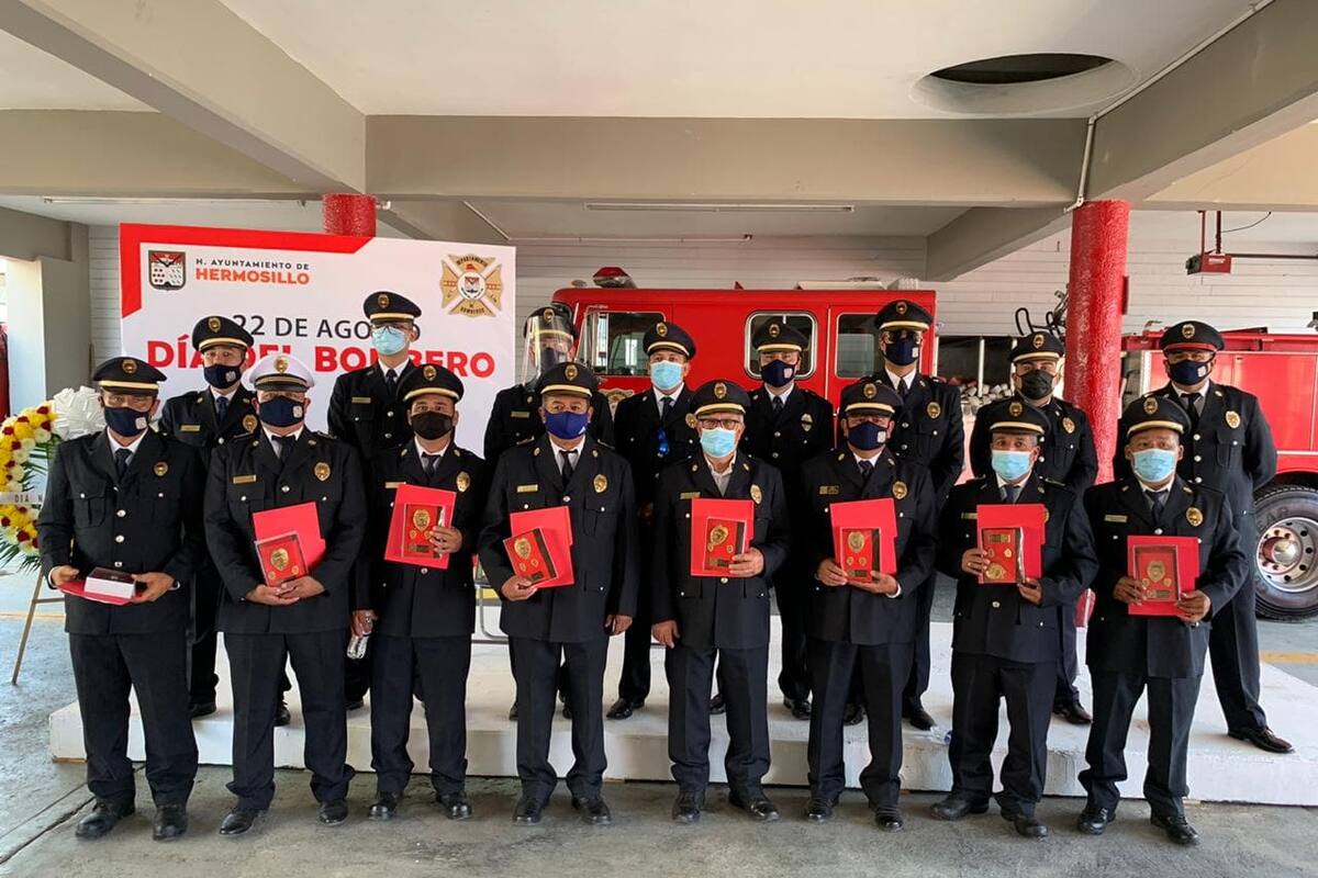 Reconocen a Bomberos hermosillenses en su día