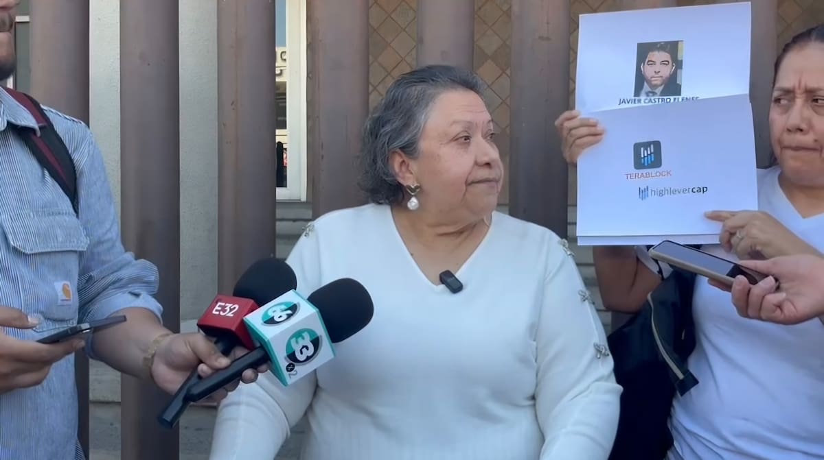 Personas afectadas acudieron a juzgados penales de Tijuana durante una audiencia relacionada con una exjueza señalada dentro de las investigaciones. Foto: Michelle Castillo