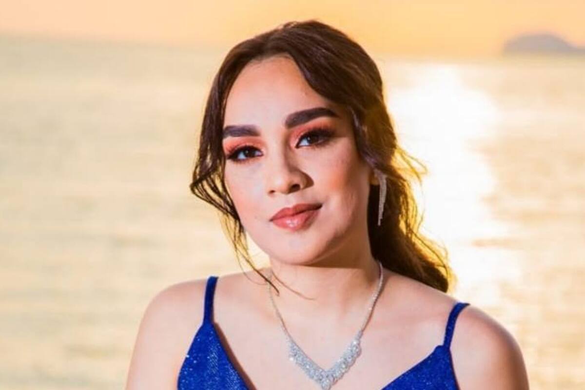 Cecilia Belén Osuna Higuera luce como princesa en sus XV