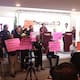 Burócratas irrumpen en conferencia de Román Cota para exigir jubilaciones y aumento salarial