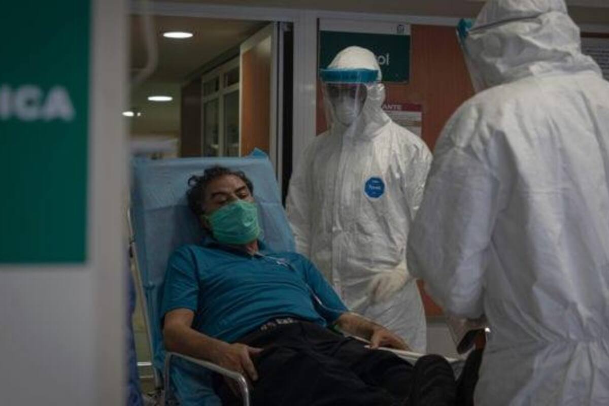 Advierte OMS que en México la tasa de positividad es muy alta y el sistema de salud "está aguantando”