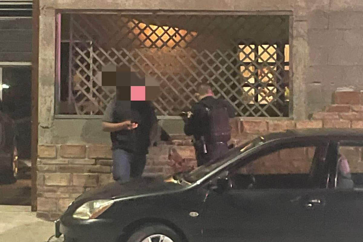 Sujetos atacan a testigo tras ser sorprendidos intentando robar auto en Rosarito