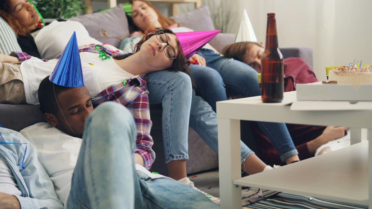 En todas las personas, la digestión de carbohidratos genera pequeñas cantidades de alcohol.