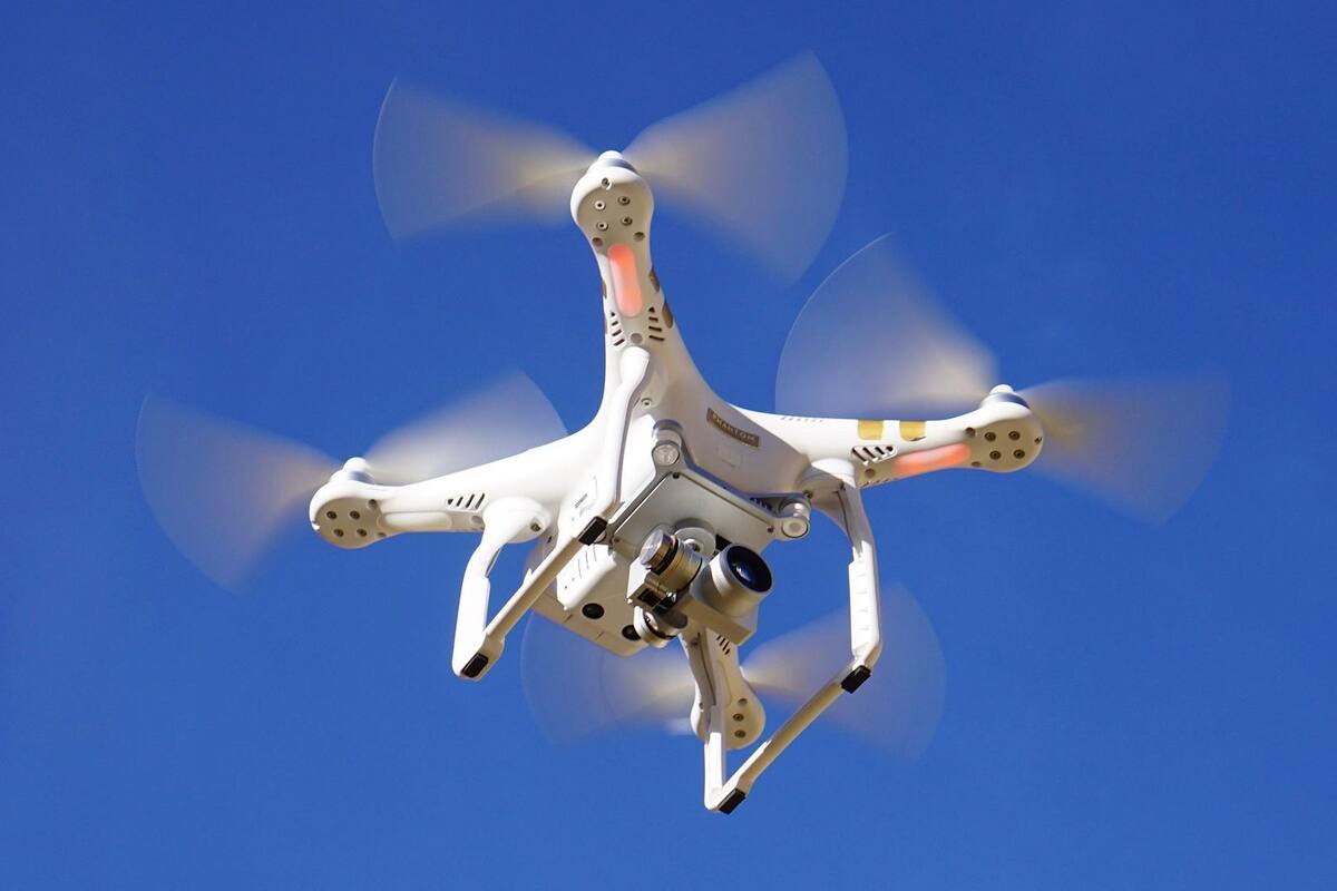 Dron cruza frontera con droga; detienen a adolescente que juntaba paquetes