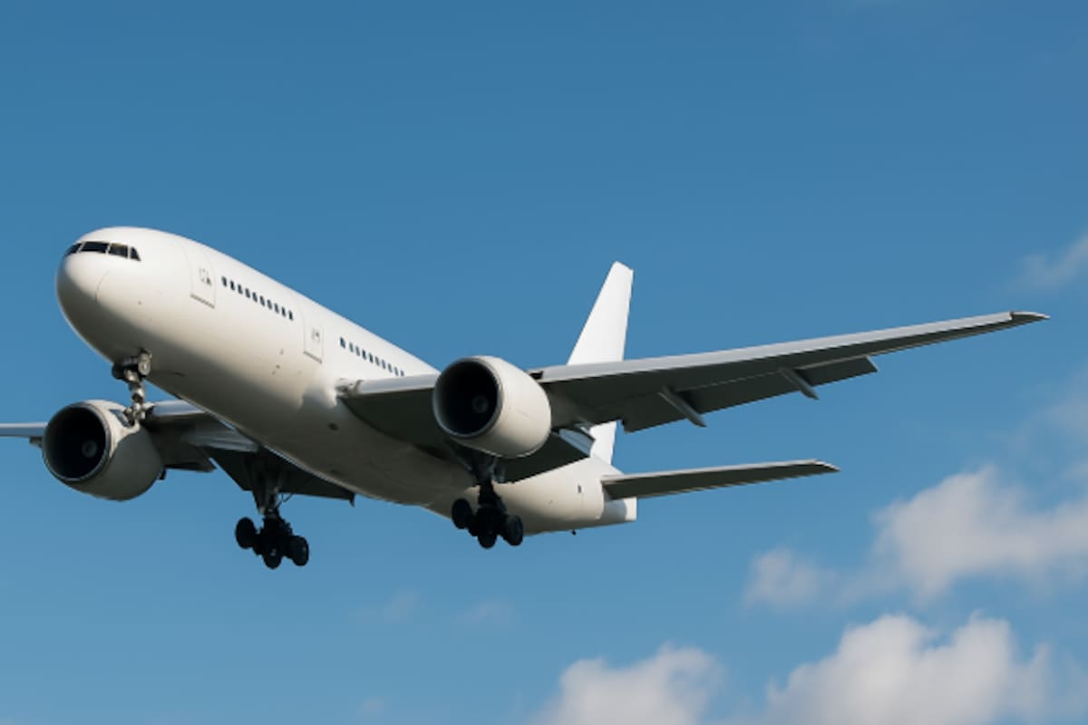 Pasajeros ponen en riesgo vidas al manipular salidas de emergencia mientras que esta aerolinea ya anunció tolerancia cero y sanciones penales