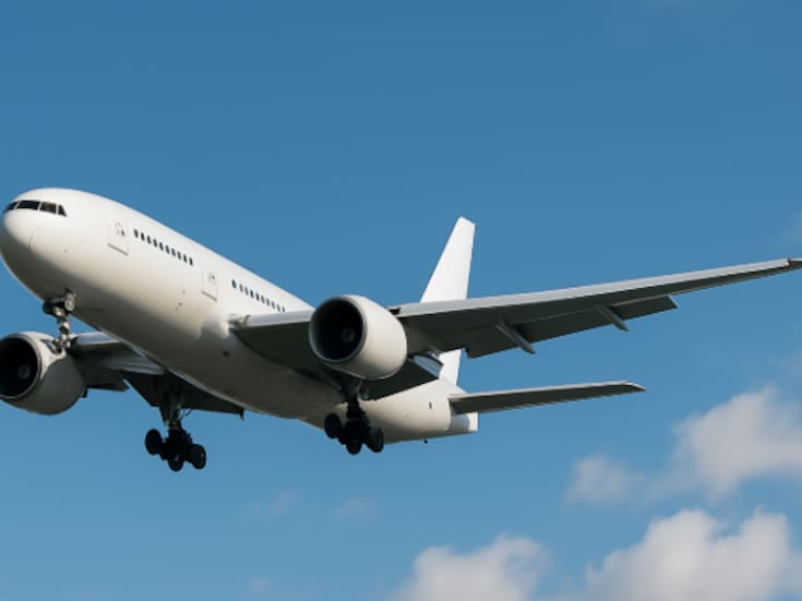 Pasajeros ponen en riesgo vidas al manipular salidas de emergencia mientras que esta aerolinea ya anunció tolerancia cero y sanciones penales