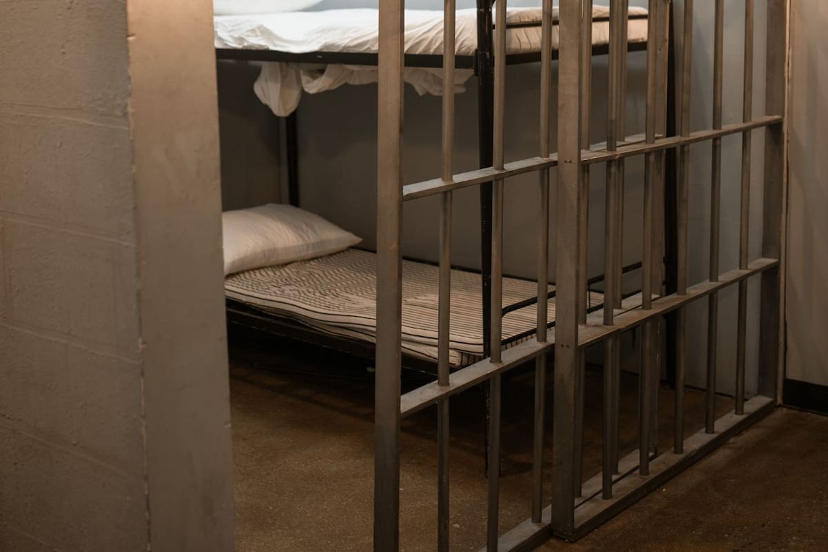 Ocho personas imputadas por el caso del hombre que murió en una celda de la comandancia de Moctezuma
