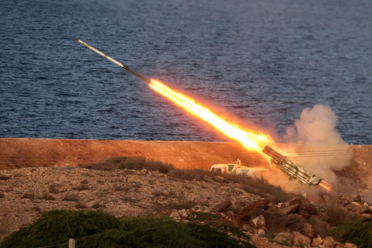 Sirenas, explosiones y misiles volvieron a sacudir el Golfo: Irán atacó posiciones de Estados Unidos en Baréin y Kuwait tras una ofensiva de Washington contra 90 objetivos y la frágil tregua quedó en riesgo