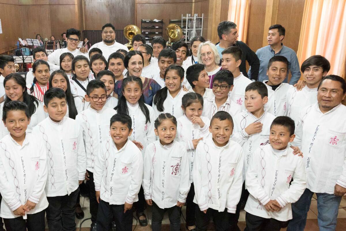 Regresa Julieta Venegas a la música con un sentir más social
