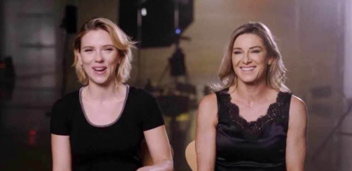 Scarlett Johansson y su doble en 'Avengers'