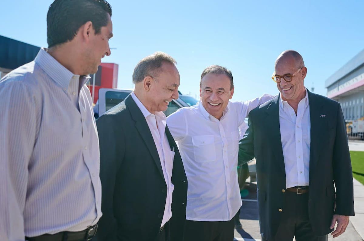 Autoridades encabezadas por el gobernador Alfonso Durazo y el alcalde Antonio Astiazarán encabezaron la inauguración del Centro de Distribución Mirage en Hermosillo.
