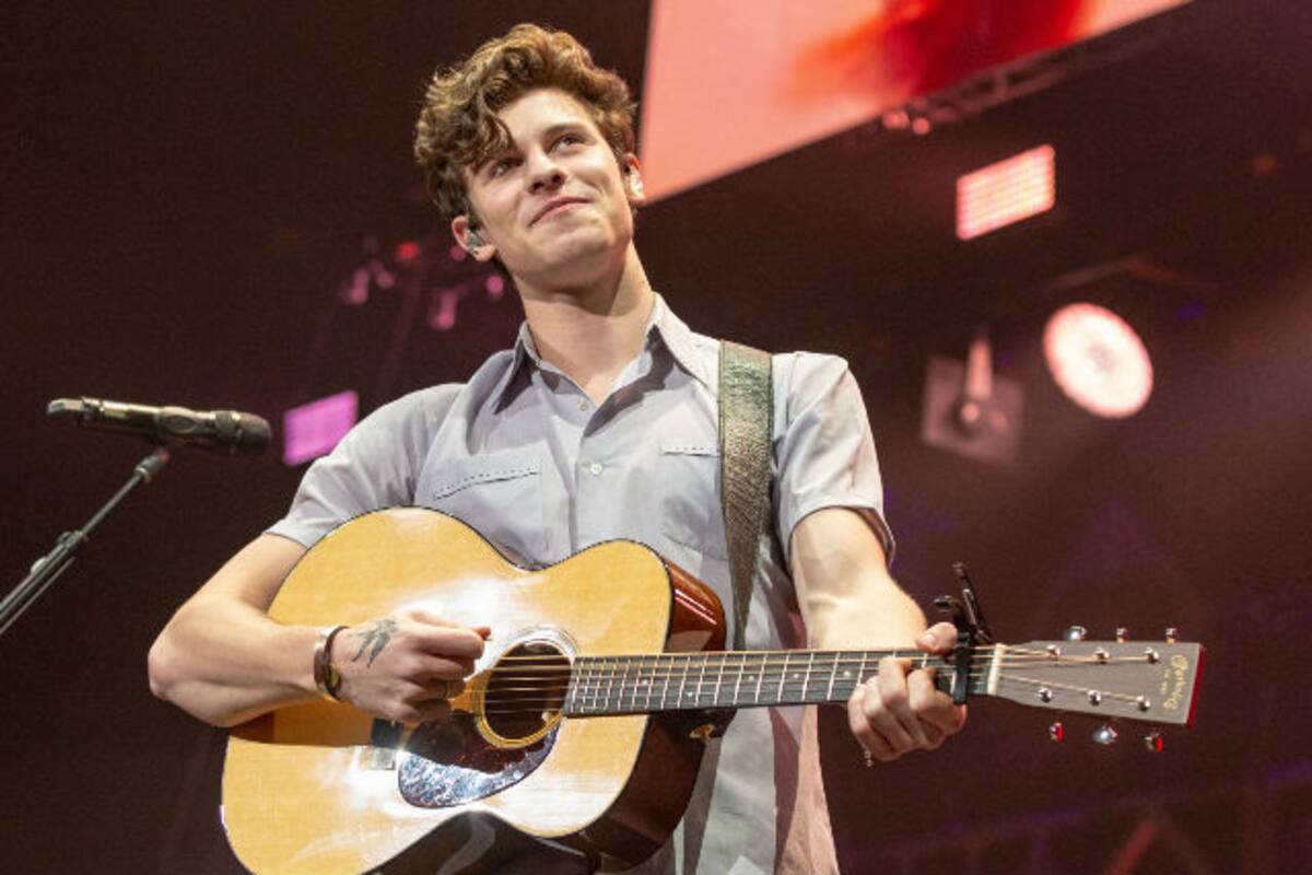 Shawn Mendes no deja se le acerquen fans ni con mariachi